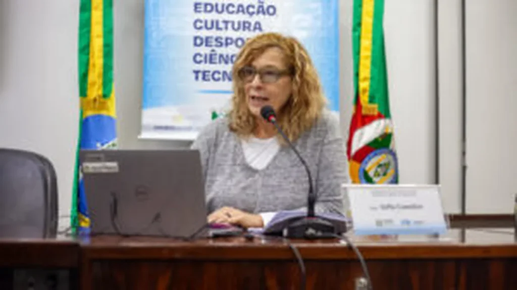 Sofia Cavedon cobra retomada dos grupos artísticos em Caxias do Sul diante da paralisação Sofia Cavedon cobra retomada dos grupos artísticos em Caxias do Sul diante da paralisação