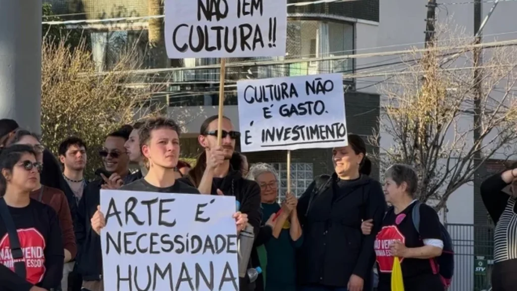 Artistas de Caxias do Sul se mobilizam contra cortes na cultura municipal Artistas de Caxias do Sul se mobilizam contra cortes na cultura municipal