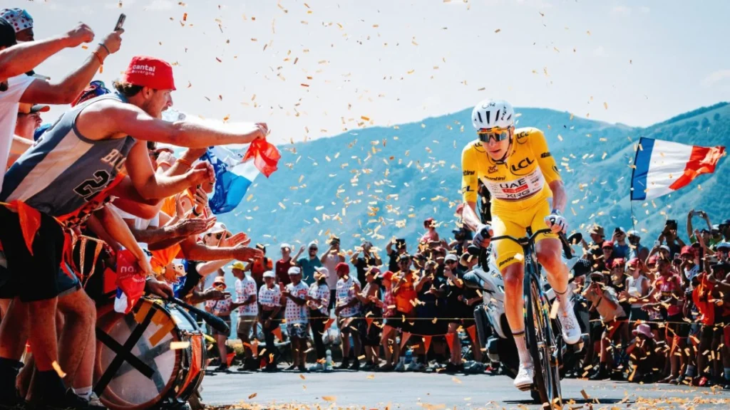 Pogačar enfrenta vaias e transforma reação em motivação no Tour de France