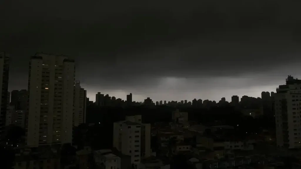 Alerta Vermelho: Tempestades Ameaçam 549 Cidades do Sul com Riscos Graves
